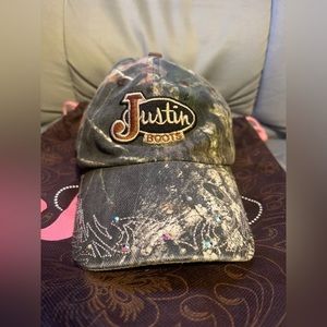 Womans Justin Boots Camo hat with rhinestones and Justin Boots Dustbag